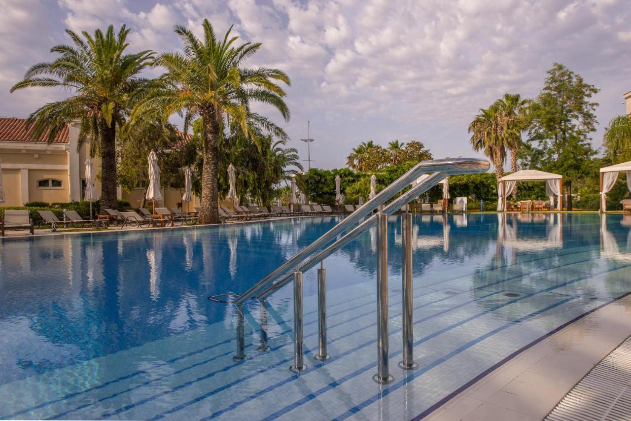 Splendid Conference & Spa Resort Budva Ngoại thất bức ảnh Pool at the hotel