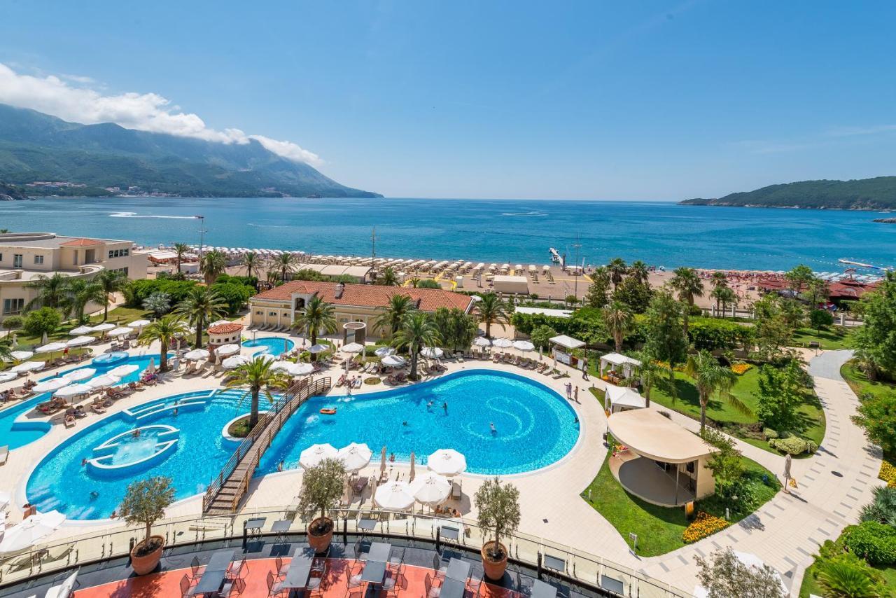 Splendid Conference & Spa Resort Budva Ngoại thất bức ảnh The swimming pool at the hotel