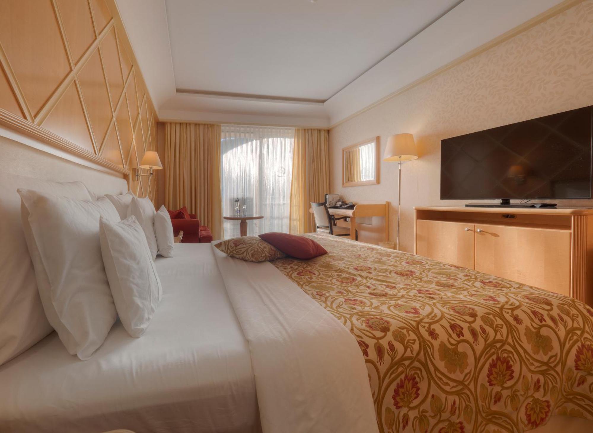 Splendid Conference & Spa Resort Budva Phòng bức ảnh A room at the hotel